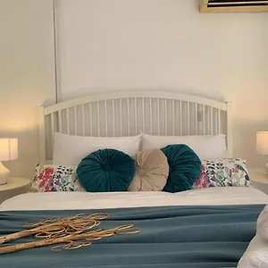 https://romys-cozy-one-bedroom-apt.larnacahotels.org